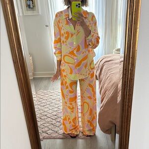 DELFI Collective Colorful Abstract Set